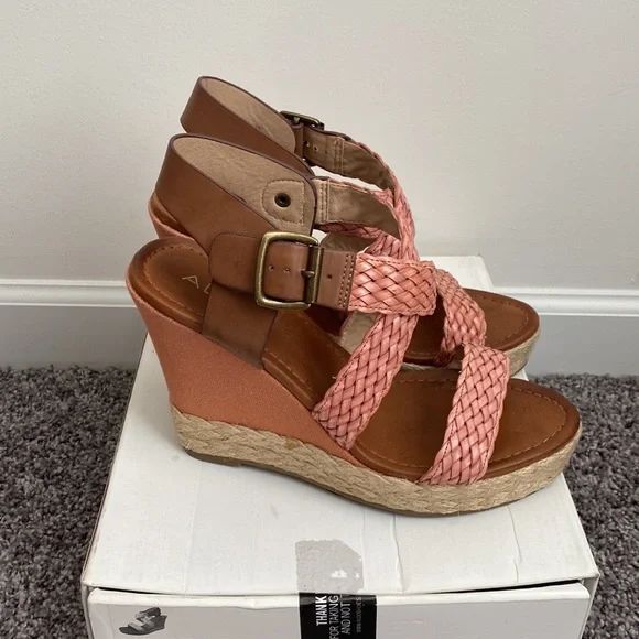 Women’s Aldo Wedge Heels size 8.5 - Picture 3 of 6